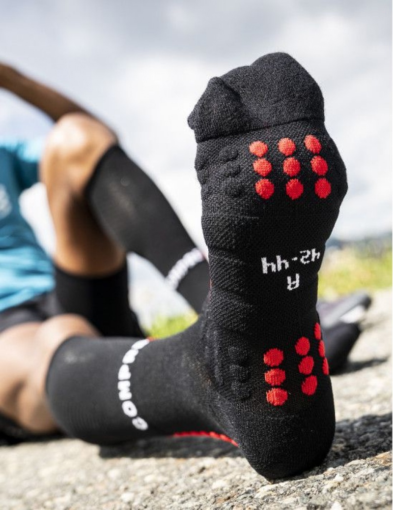 Meias Compressport Full Socks Inverno Run Pretas Vermelhas | 98640CSNY