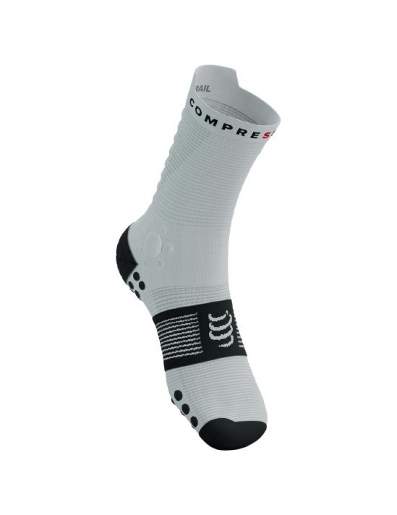 Meias Compressport Pro Racing Socks v4.0 Trilha Branco Pretas | 18972BZOJ