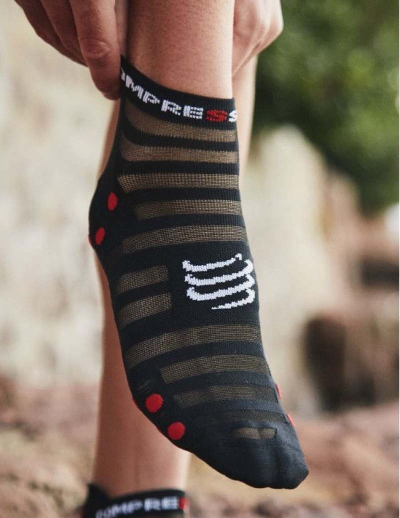 Meias Compressport Pro Racing Socks v4.0 Ultralight Run Low Pretas Vermelhas | 51086DWBR