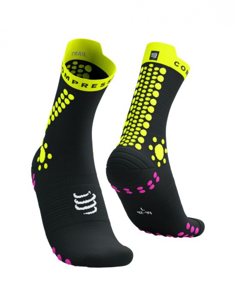 Meias Compressport Pro Racing Socks v4.0 Trilha Pretas Amarelas Rosa | 67950OPHM